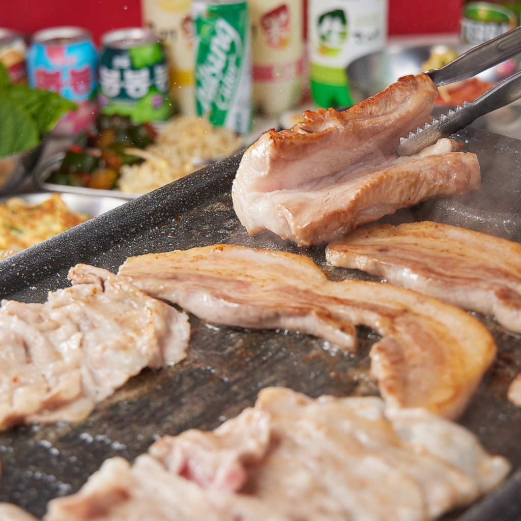 新メニュー♪超厚切り・超極厚サムギョプサルが新登場！驚愕の厚さ1センチ！