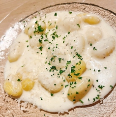 パルミジャーノレッジャーノと黒胡椒のニョッキ