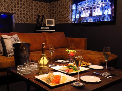 すすきのに広がるダーツ&完全個室カラオケバー