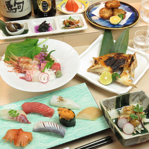 旬の鮮魚を贅沢に使用した寿司や逸品の数々。日替りの地酒とともにぜひご堪能下さい。