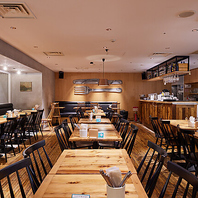 横浜駅直結！オールタイムで使える広々カフェ空間