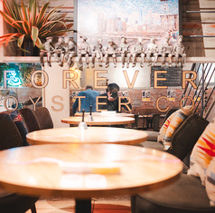 FOREVER CAFE&OYSTER BAR フォーエバーカフェ&オイスターバーの雰囲気2