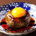 料理メニュー写真&nbsp;ゲンコツつくね　タレと卵黄