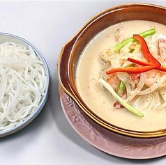 ココナツミルクと海老の煮物（麺付き）