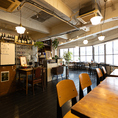 最大30名様まで店舗を丸ごと貸切可能！木の温もりあふれるお洒落な空間で周りを気にせずパーティをお楽しみいただけます。歓送迎会や会社宴会、特別な記念日パーティまで幅広く対応◎自慢のフレンチとワインで特別なひとときをご堪能ください。