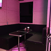 韓国風モダン空間◇ネオンが彩るお洒落な店内でお食事