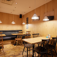 木の温もりと寛ぎの空間！多様なシーンに対応◎