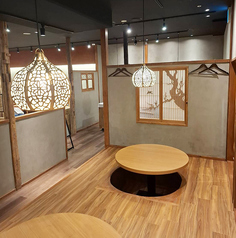 当店では4名様までご利用いただける掘りごたつ席を4席ご用意しております。