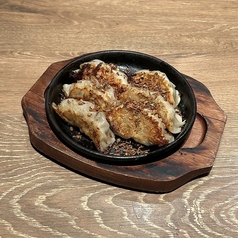 鉄板バルザルラム餃子 ザクザクスパイスがけ