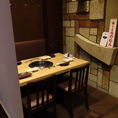 ソファー席はロールカーテンで仕切ることができます。他のお客様からの視線を感じることなくプライベート空間でお肉をお楽しみいただけます◎