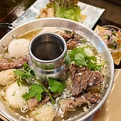 【冬季限定！】トロトロ牛すじ煮込みモーファイ鍋コース6品2H飲放付6000円(税込6600円)の写真