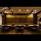 片側がソファー席もございます。接待やデートなど、大切な方を上座のソファーに座っていただけるよう設計しております◎