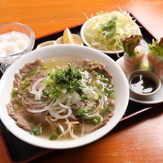 旨みあふれる本格牛骨スープのフォー