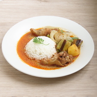 ゴロゴロ野菜とチキンの旨味♪やみつき本格カレーランチ