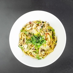 セロリとオイルサーディン　抜群の組み合わせのオイルパスタ！