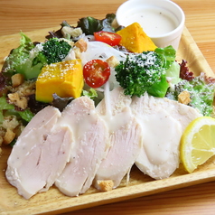 ■しっとり極上食感！自家製【塩糀鶏ハムのシーザーサラダ】
