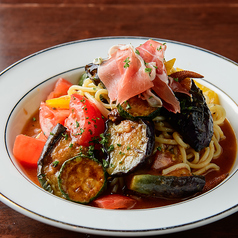 夏野菜と生ハムの冷製パスタ