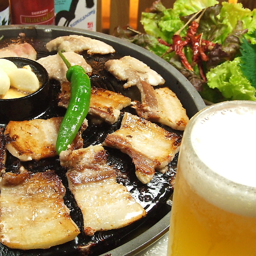 サムギョプサルとビールは相性抜群！お酒が進むこと間違いなし！