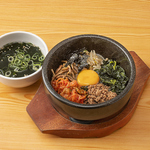 【石焼ビビンパ】モチモチのコシヒカリを100％使用。石焼きならではのおいしさをお楽しみください。