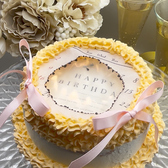 バーンアウェイケーキケーキの上面に可食ペーパーを乗せ、それを燃やすことで、隠されたメッセージやデザインが現れるサプライズ演出が可能なケーキのことです。メッセージ入り可食シートが燃え、新しいメッセージが浮き出ることで目で見て感動されると思います！予約が必要なので、早めにご連絡をお願いします！