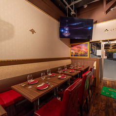 上質なインテリアに囲まれた店内は、落ち着きと華やかさを兼ね備えた特別な空間。大切なひとときや記念日、宴会利用にも最適です。