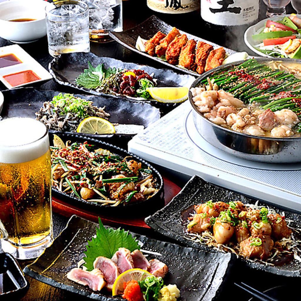 名物もつ鍋や鮮魚、鉄板焼きが勢揃い！冷えたビールと共に、豪華な逸品料理を心ゆくまで堪能ください