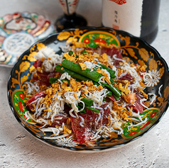 鮪の葱まみれ 塩ごま油仕立て