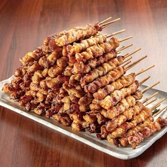 竹乃屋名物「ぐるぐるとり皮串」
