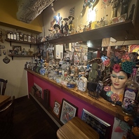 ユニークなテキーラボトルが並ぶメキシカンスタイル♪