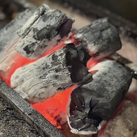 こだわりの炭火焼き。外はカリッと中はしっとりと。