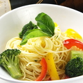 料理メニュー写真 彩り野菜のペペロンチーノ