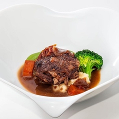 牛ほほの赤ワイン煮込み