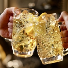 圧倒的な種類を誇る豊富な飲み放題で楽しむ至福の時間