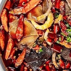 鴨血とモツの激辛煮込み