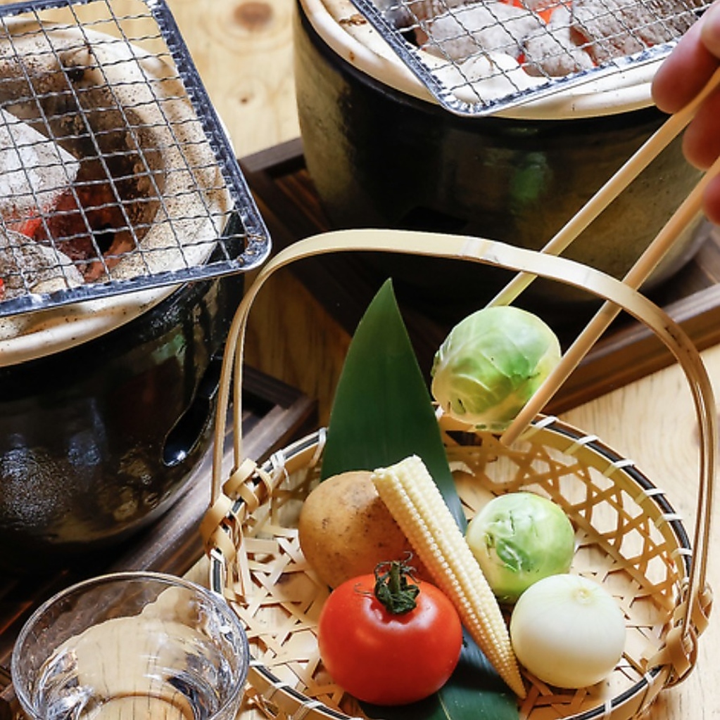 野菜にもこだわりを！お肉や海鮮の旨みを引き立てる「旬野菜」にも一切の妥協はありません。