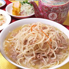 ボリュームたっぷりで満足！もやしラーメンスペシャル