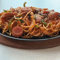 あつあつ鉄板ソーセージナポリタン