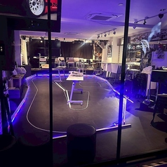 5階ラジコンサーキット+ライブスペースのソファー席