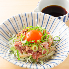 鶏ユッケ宝夢卵のせ