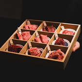 誕生日や記念日などの特別な日には、お祝いのケーキでサプライズ。前日までにご予約いただければ別途料金でご用意することが可能です。演出など柔軟に対応させていただきますので、どうぞお気軽にご相談ください。思い出に残る素敵なひとときを、ぜひ当店で。