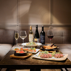 ～4名 / 恋人やご友人と（カラオケDAM利用可能）。個室をご利用のお客様は個室料として1名様あたり1,100円頂戴致します。