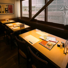 8～10名様用の広々としたテーブル個室をご用意しております。宴会、懇親会や会食などにオススメです♪その他にも様々な個室タイプをご用意。お客様のニーズに合わせてご利用いただけます。個室の詳細は店舗にお問い合わせください。