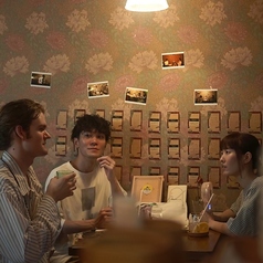 「T4」入口すぐの4人がけソファ席。ベビーカーを横付けでき、家族連れに人気。