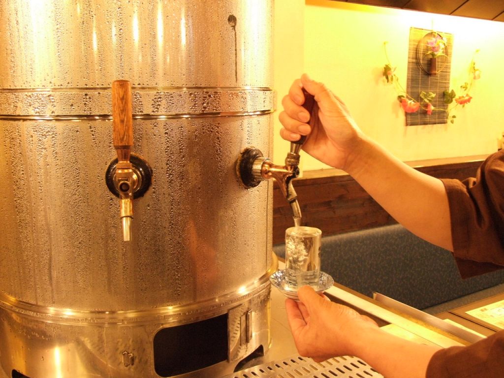 蔵出し酒蔵生原酒のタンクから直接運んだしぼり立ての味をお楽しみ下さい