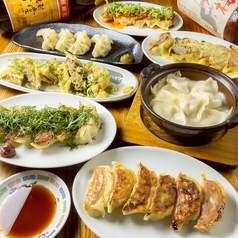 お食事の主役にもお酒のアテにもなる自家製餃子!