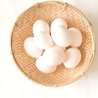 安心・安全にこだわった新鮮な卵を使用しています。