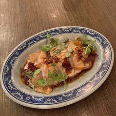 炙りサーモンとクリームチーズの麻辣ソース