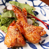 15:00から23:30までの時間帯でテイクアウトを行っておりますので、自宅やオフィスで当店自慢の料理を楽しむことができます。忙しい日常の中でも気軽に美味しいお食事をお楽しみいただけるよう、手軽なメニューをご用意しています。焼き鳥やおつまみなど、種類豊富に揃えておりますので、ぜひお気軽にご利用ください。