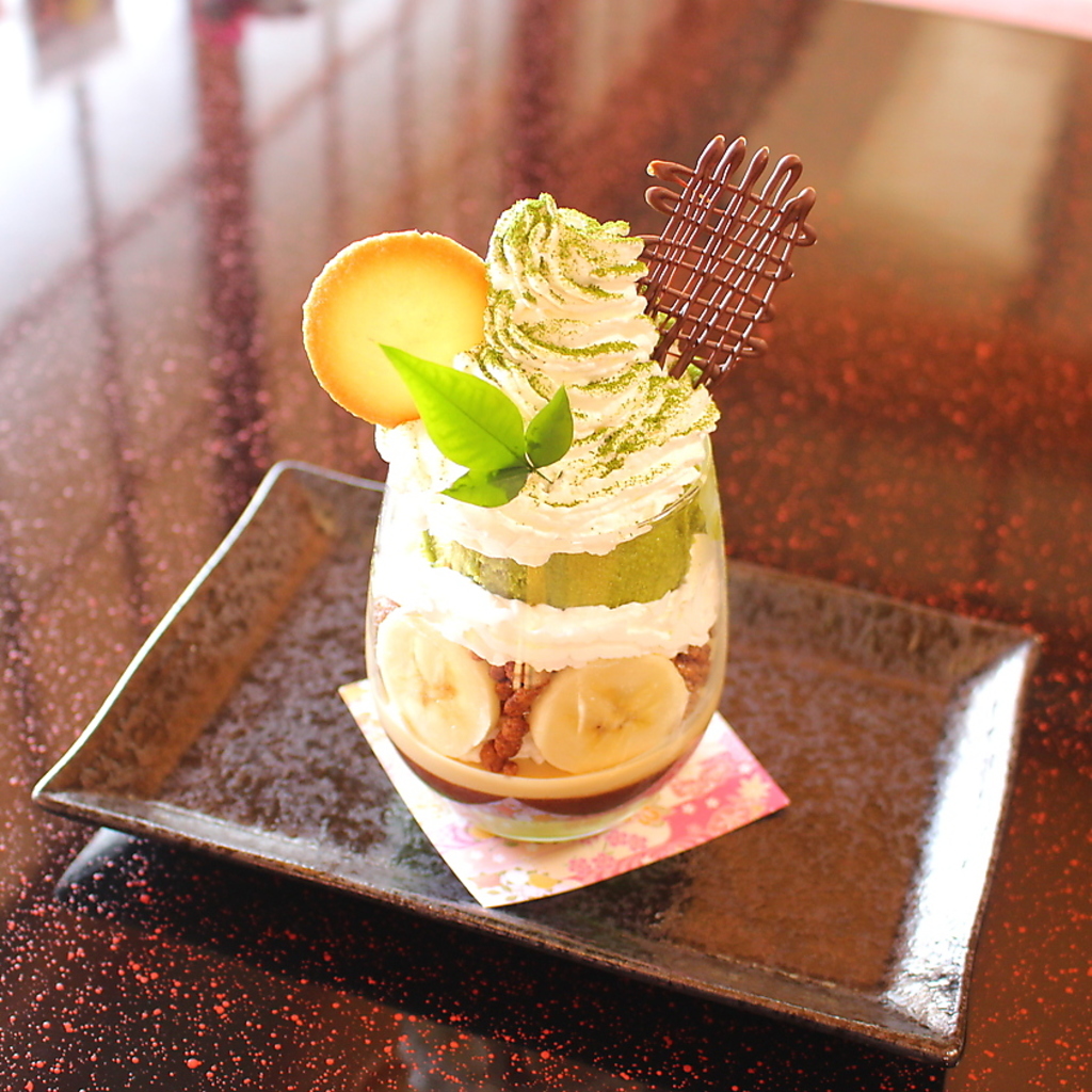 抹茶とほうじ茶の風味、茶々パフェ♪ 税込1000円