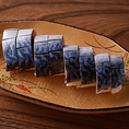 前日迄の要予約にてテイクアウトの鯖の棒寿司をご用意しております。